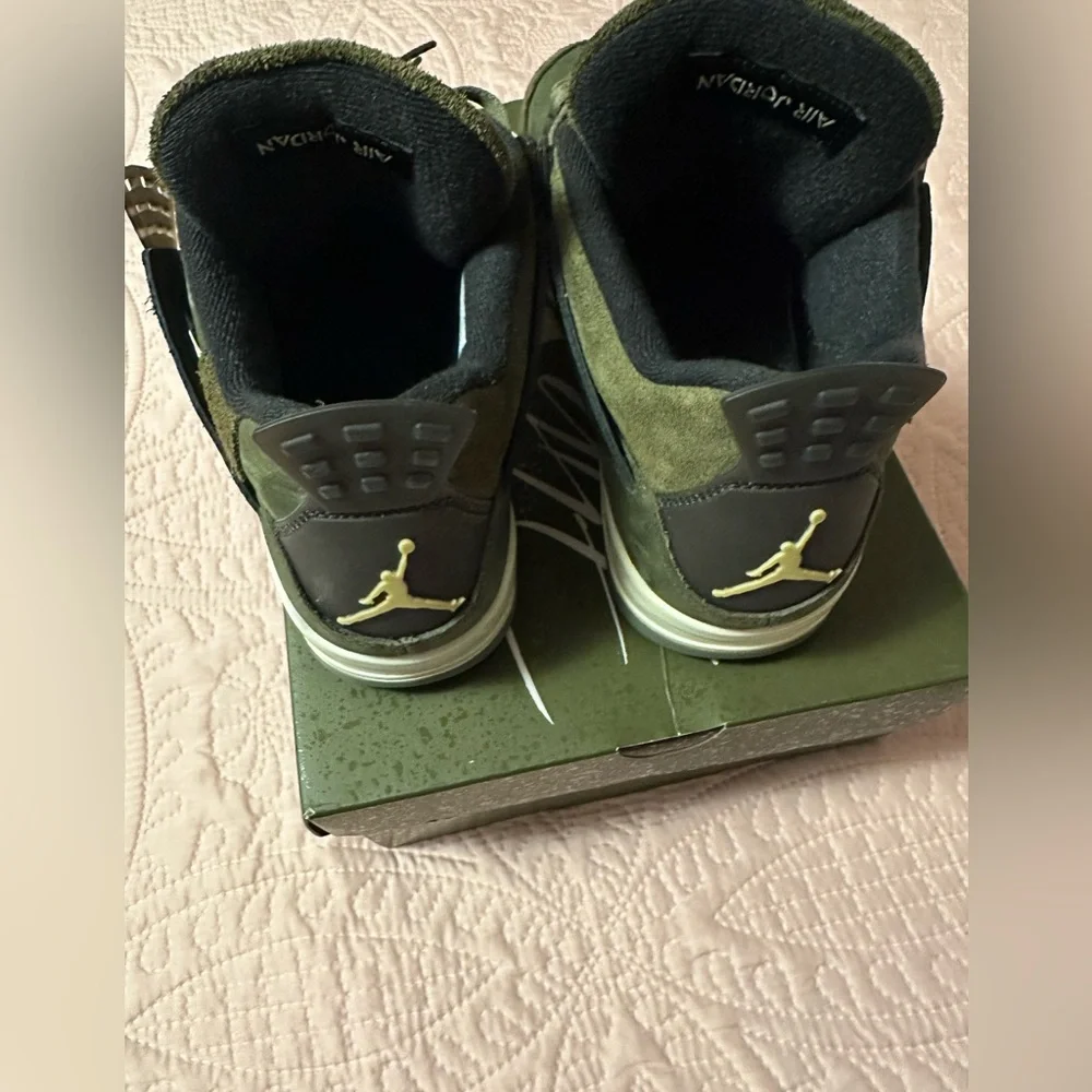 Jordan 4 SE craft medium olive